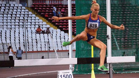 Proaspătă campioană naţională de senioare, Ancuţa Bobocel speră să prindă finala probei de 3000 de metri obstacole de la Jocurile Olimpice de la Londra | Foto: Cosmin Iftode