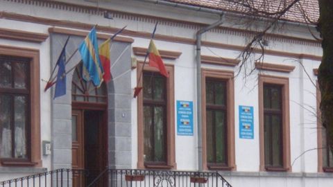 Prefectul Codrin Munteanu: Arborarea drapelului secuiesc pe faţadele instituţiilor este nelegală