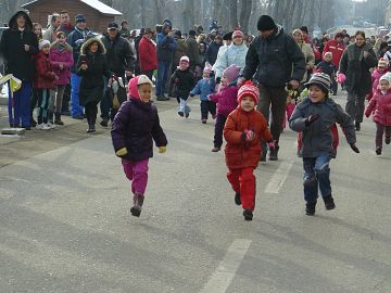Sute de copii la concursul de alergare de Mos Nicolae